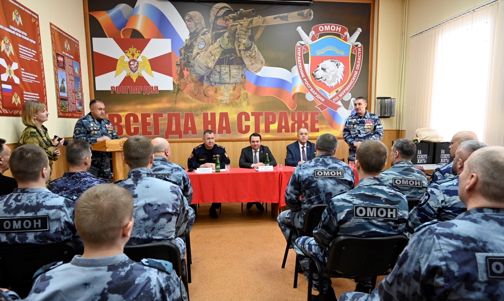 Андрей Чибис поздравил бойцов отряда «Медведь» с юбилеем