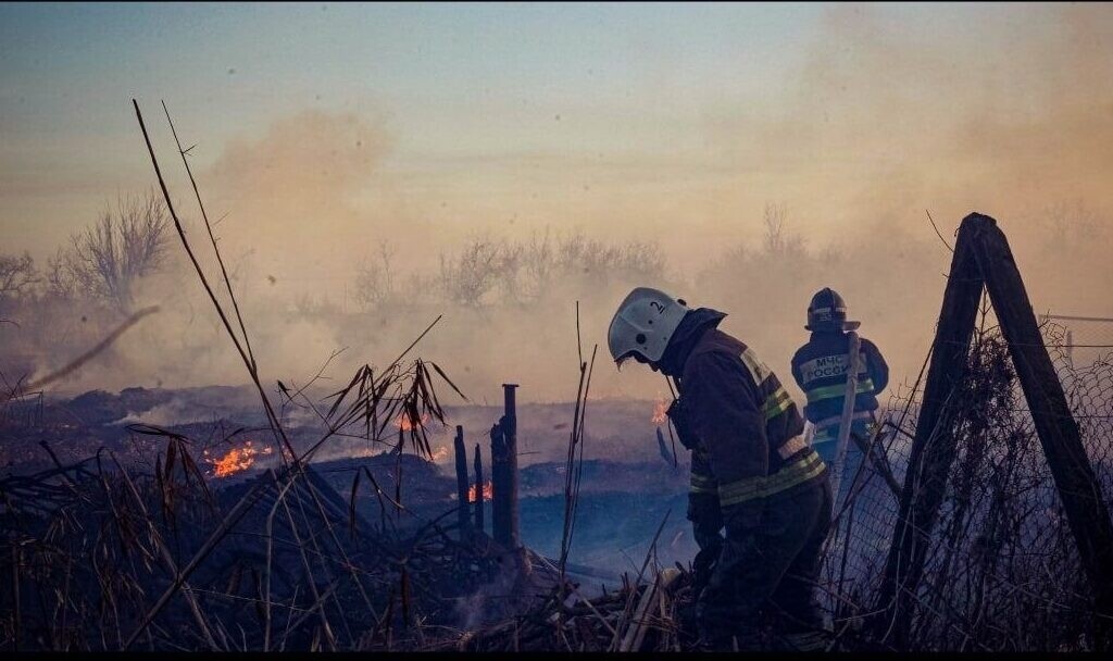В Астрахани и шести районах вновь распространится запах гари