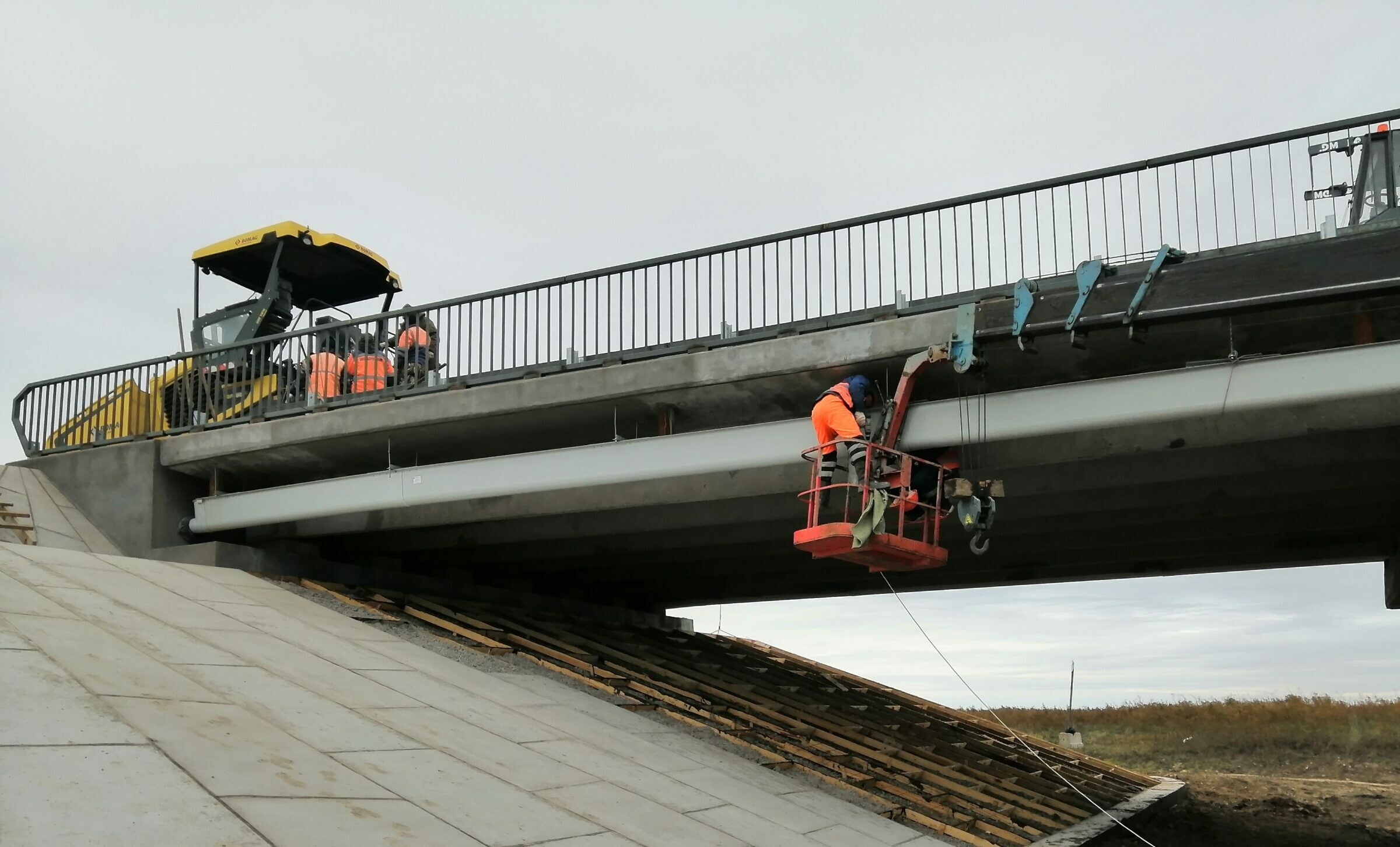 В 2023 году на трассах Астраханской области обновят восемь мостов 