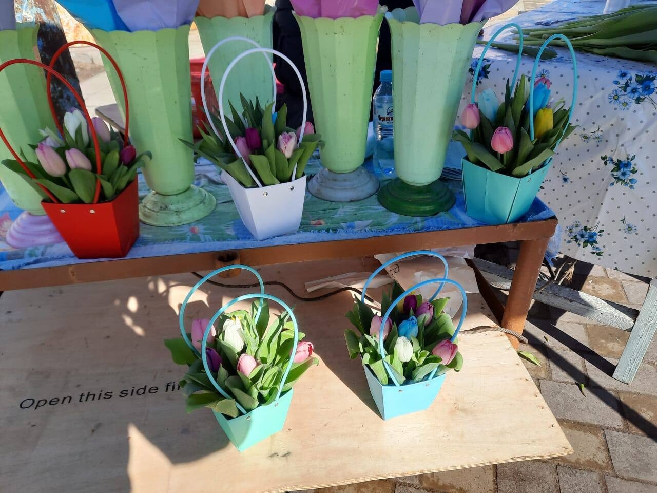 В Астрахани взлетели цены на цветы