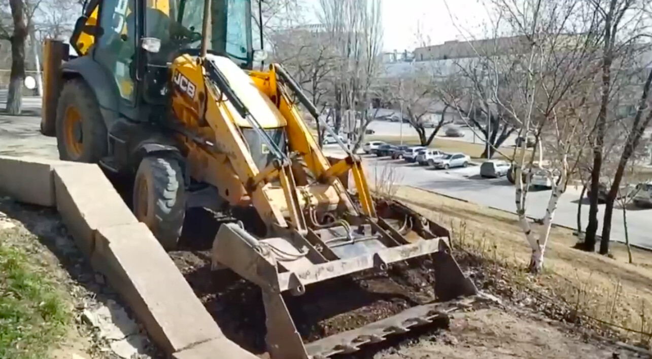 На склоне Центральной набережной в Волгограде приступили к реконструкции еще одного участка 