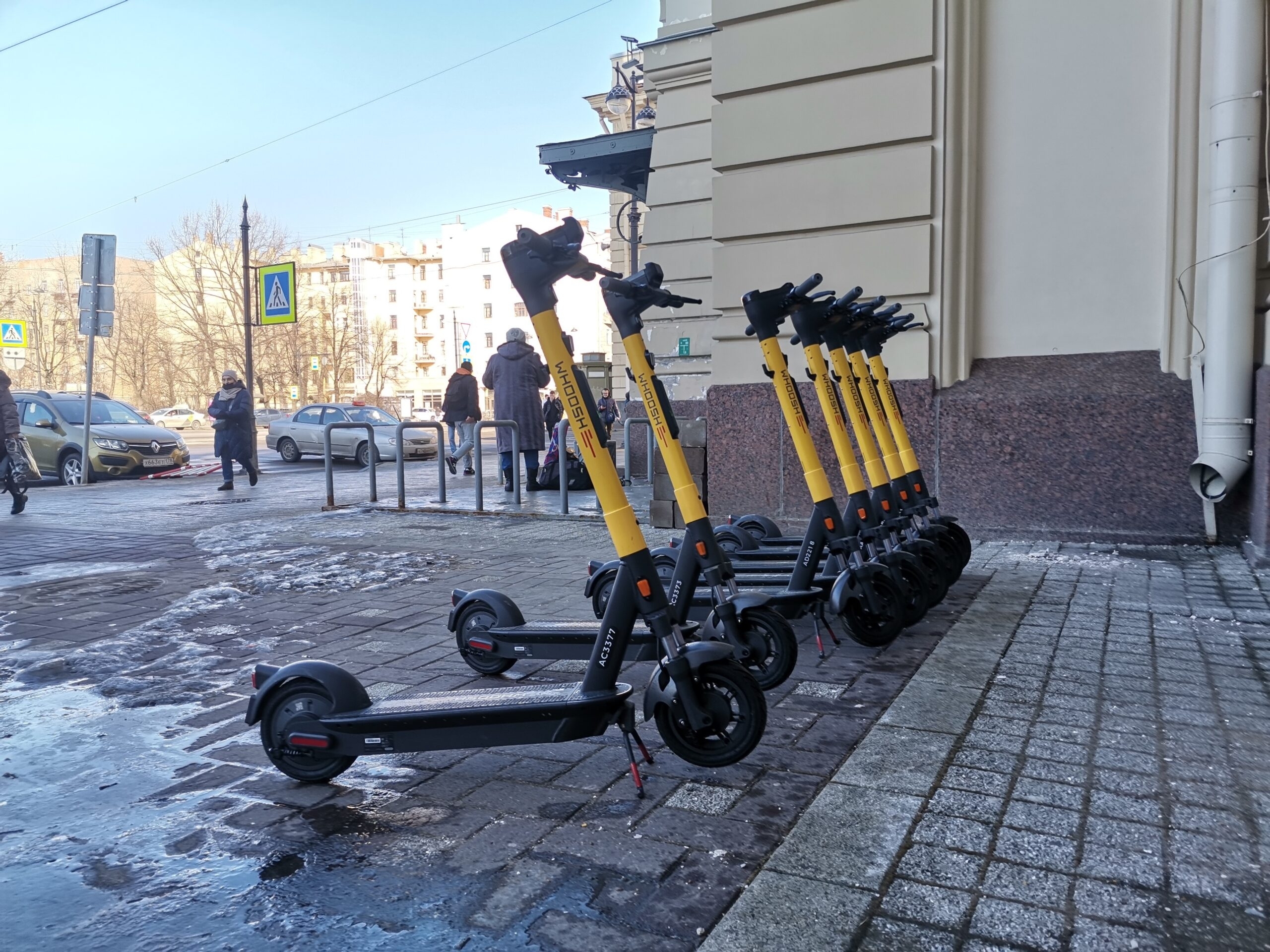 В Петербурге появились электросамокаты, разработанные «Яндексом»