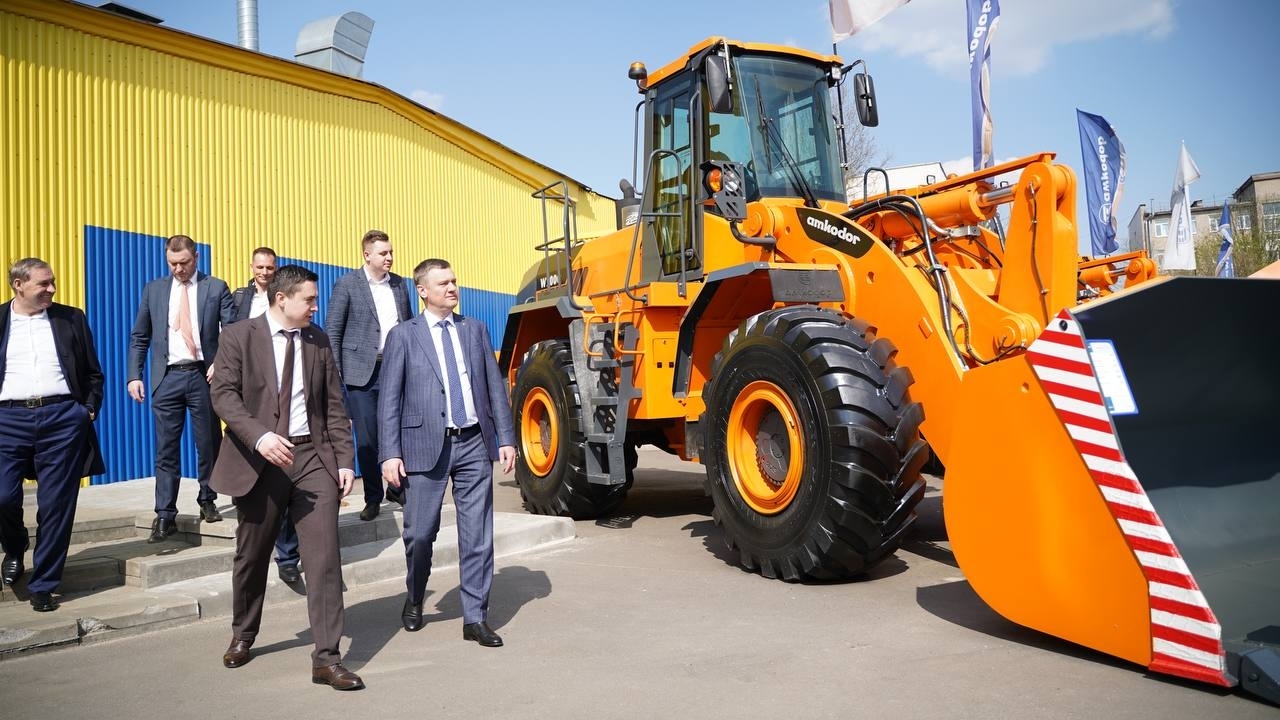 Кирилл Поляков посетил белорусский машиностроительный холдинг «АМКОДОР»