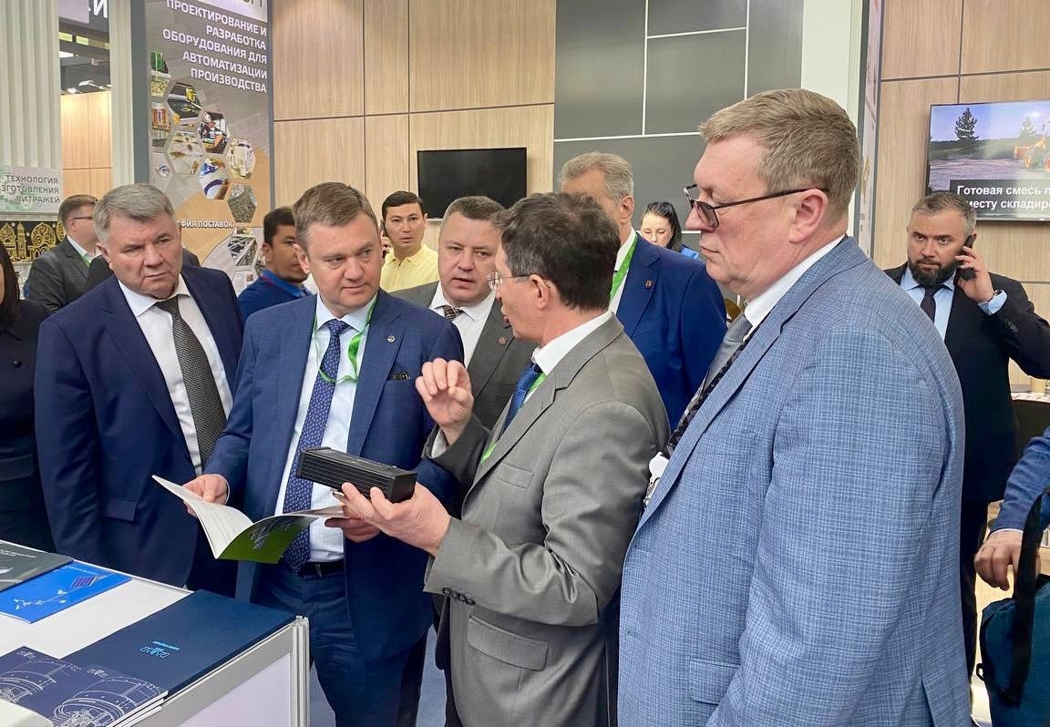 Вице-губернатор Петербурга Поляков посетил выставку «ИННОПРОМ»