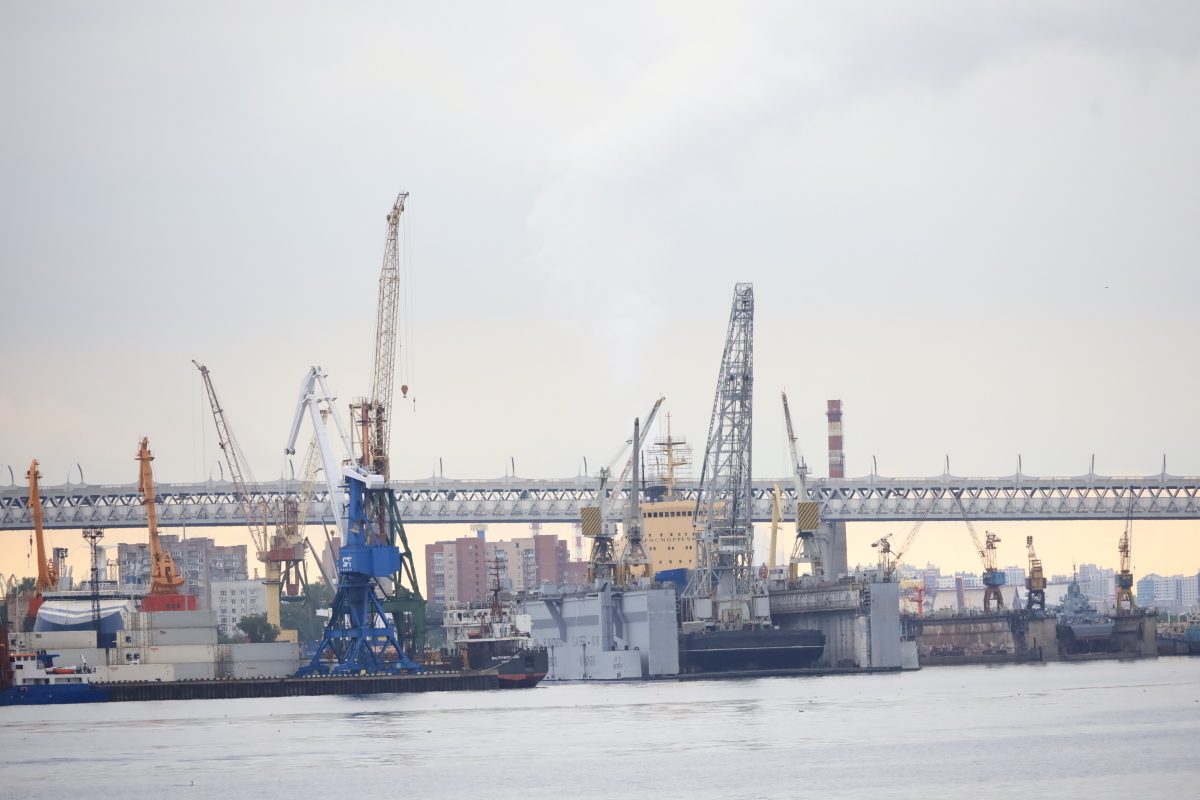 Грузооборот Большого порта Петербурга второй опять показал годовой прирост