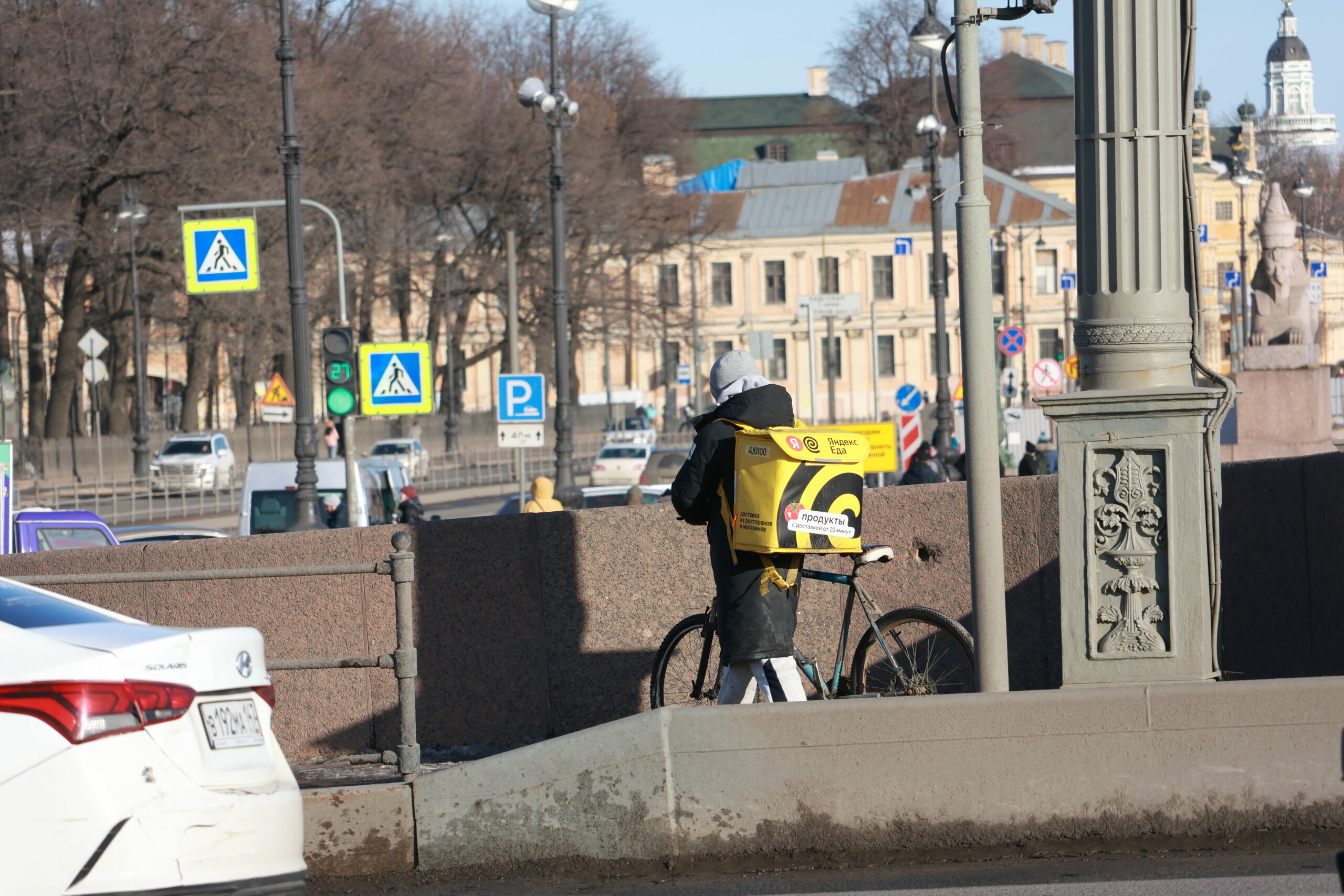 В Петербурге увеличились зарплаты курьеров