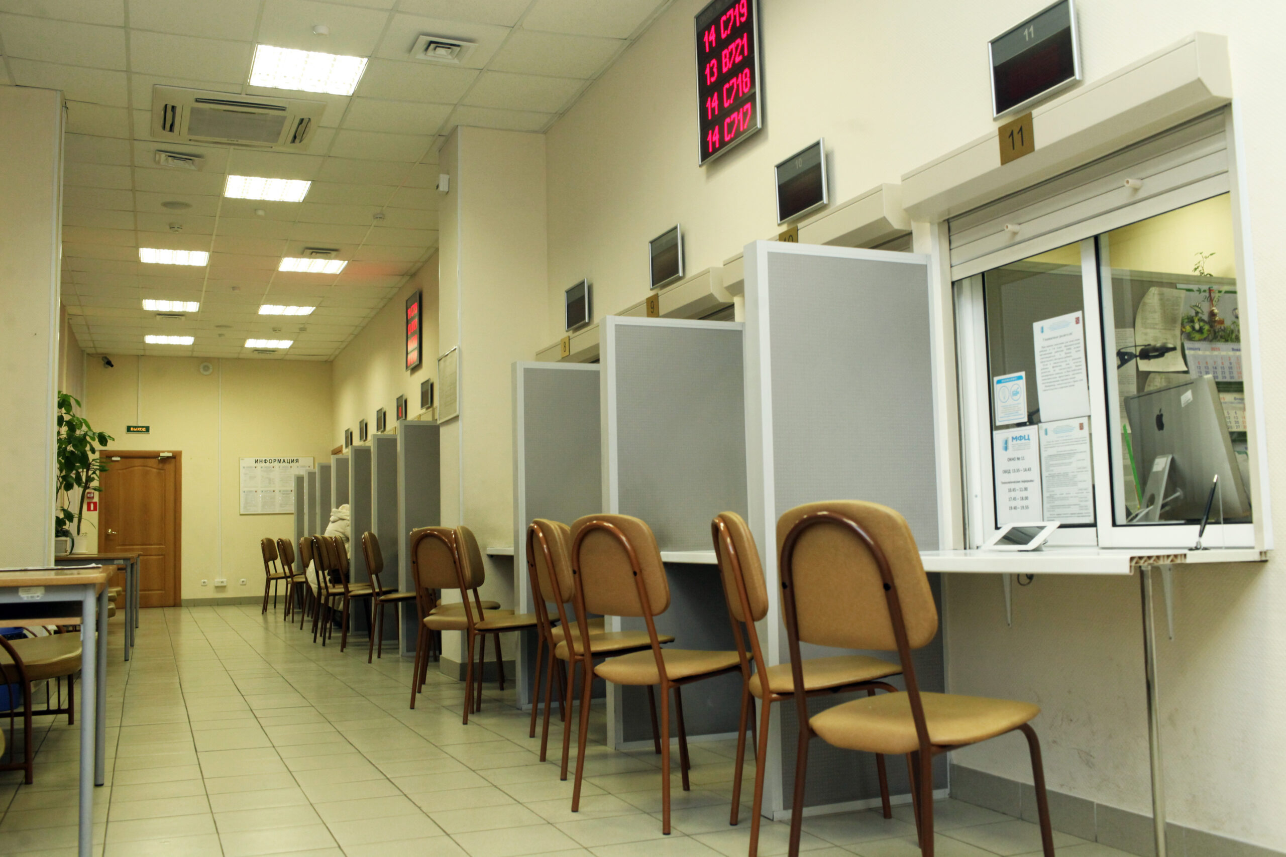 Петербургские МФЦ оптимизировали работу благодаря цифровизации