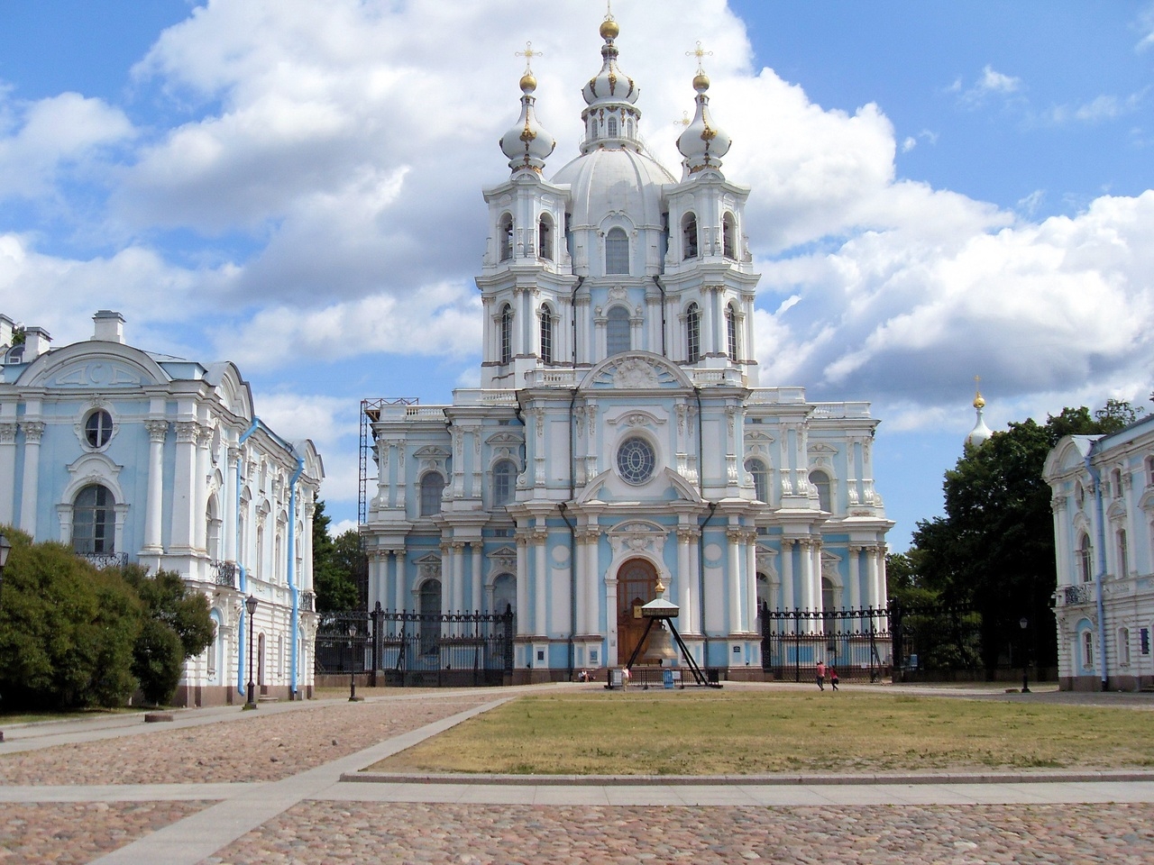 В Петербурге хотят построить колокольню Смольного монастыря по проекту Растрелли