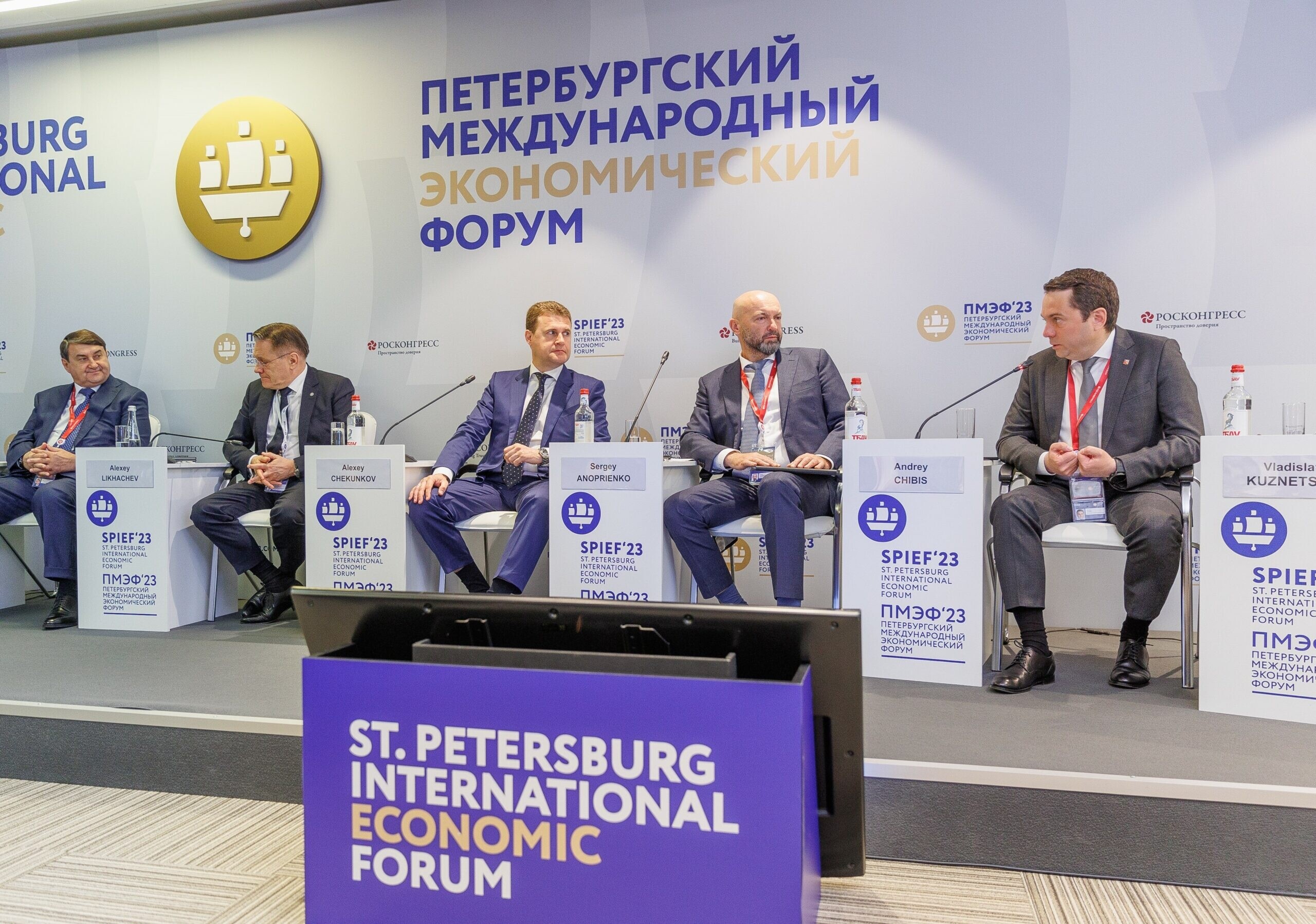 На ПМЭФ-2023 Андрей Чибис обозначил важность городов, помогающих Севморпути