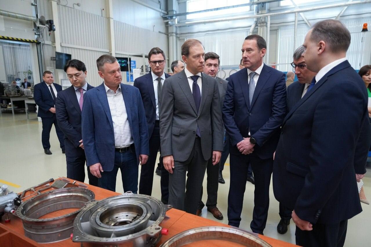 Глава Минпромторга РФ Мантуров посетил завод «ОДК-Климов» в Санкт-Петербурге