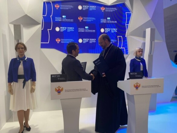 Андрей Чибис на ПМЭФ-2023 подписал соглашение с фондом «Круг Добра» в сфере здравоохранения