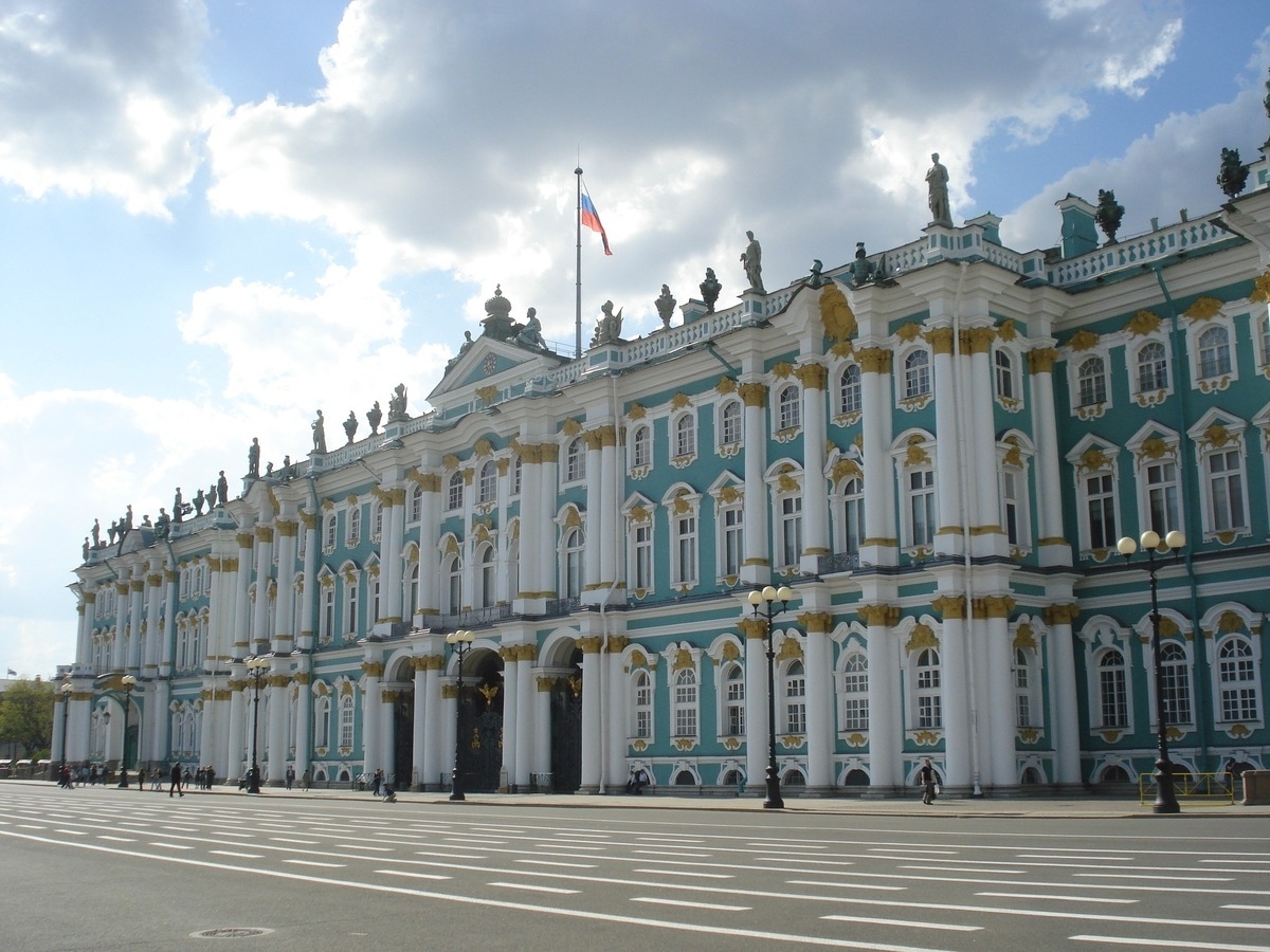 На входе в Эрмитаж открыли временный пункт досмотра