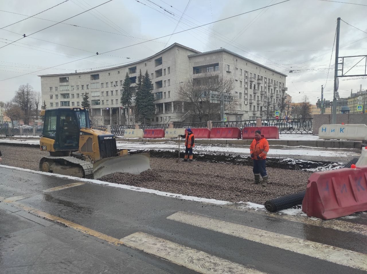 Смольный выделит на ремонт городских дорог 6 млрд рублей
