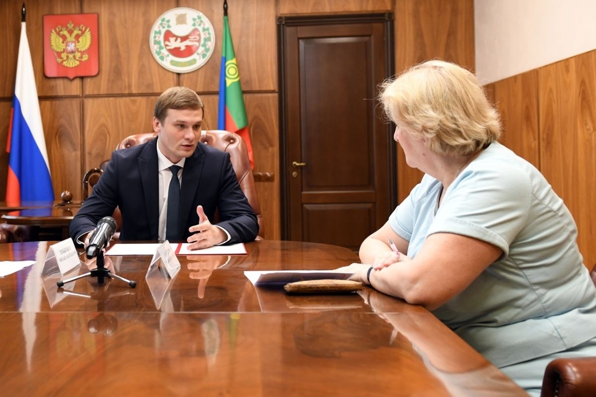 Сергей Сокол взялся за решение уже решенного Валентином Коноваловым вопроса с выплатами педагогам в Хакасии