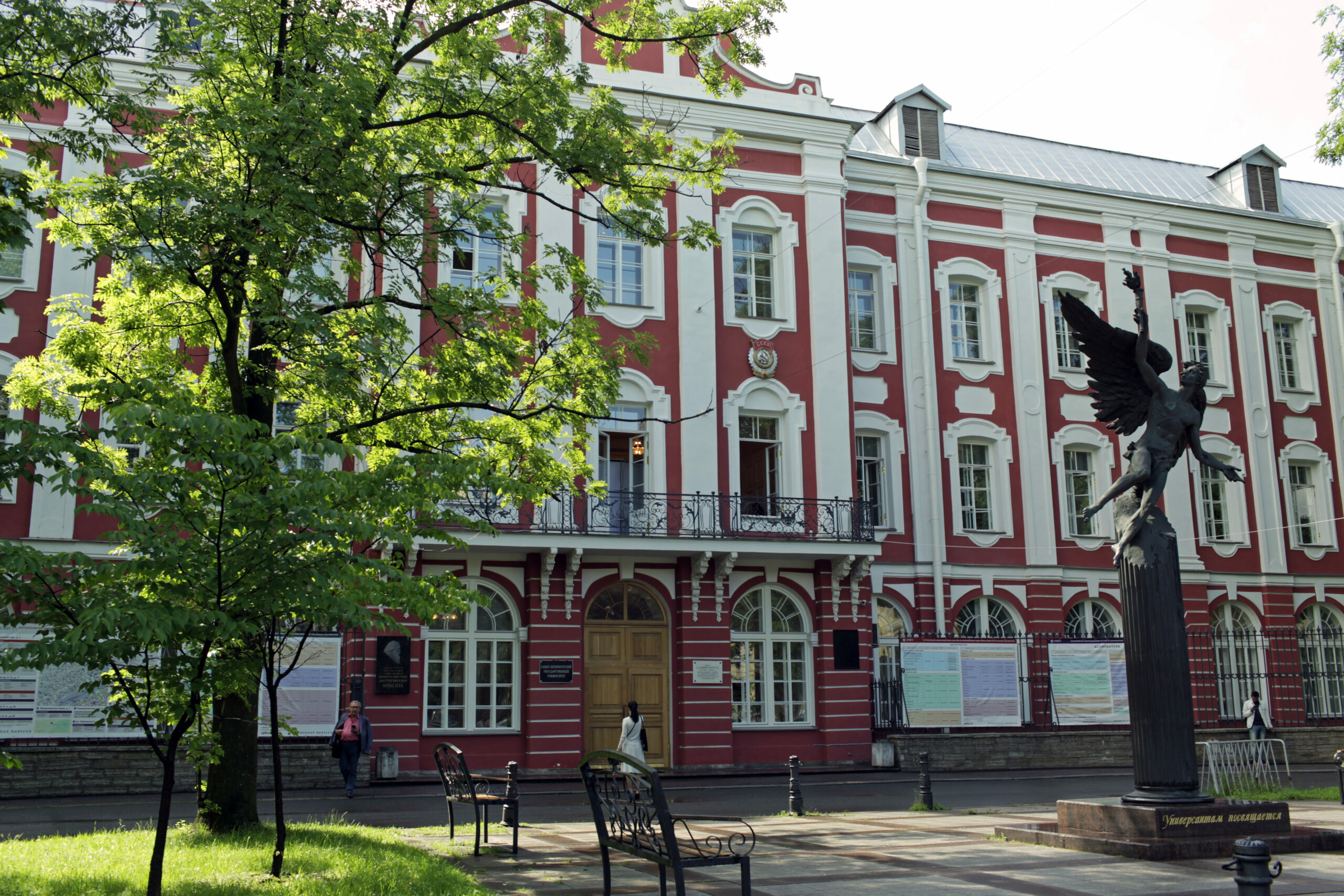 В вузах Петербурга выросла стоимость обучения