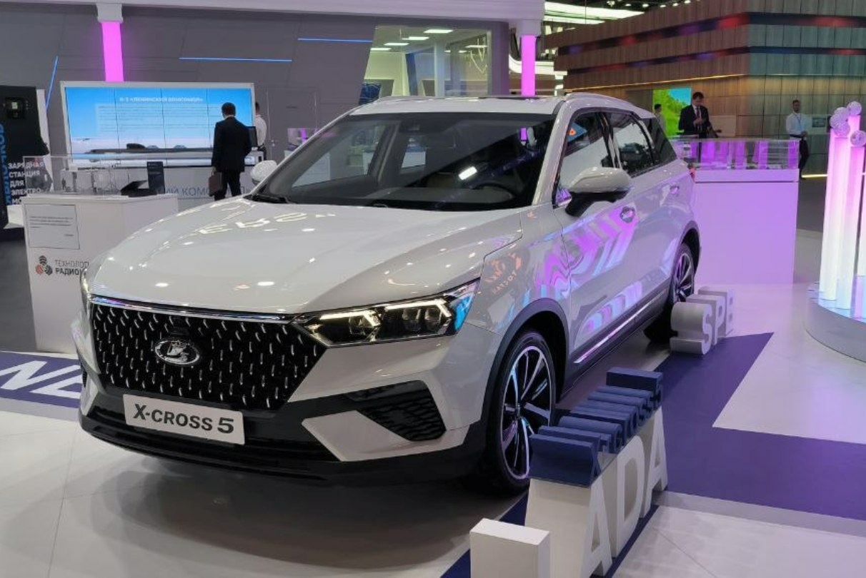 На сайте АвтоВАЗа сообщили о продажах Lada X-Cross 5