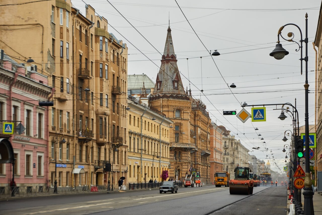 В Петербурге специалисты досрочно привели в нормативное состояние Литейный проспект
