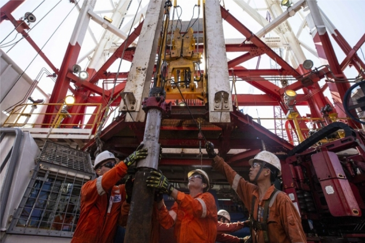 «Роснефть» увеличила капзатраты до 599 млрд рублей