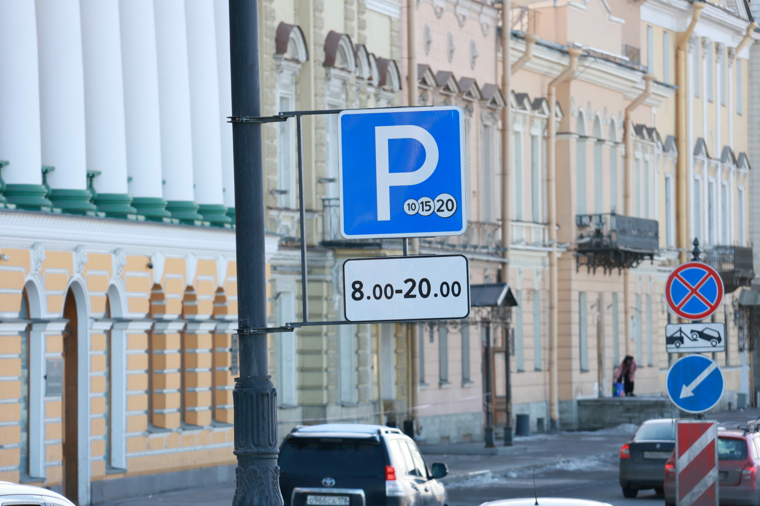 В Петербурге на Балтийском заводе опровергли проблемы с парковкой