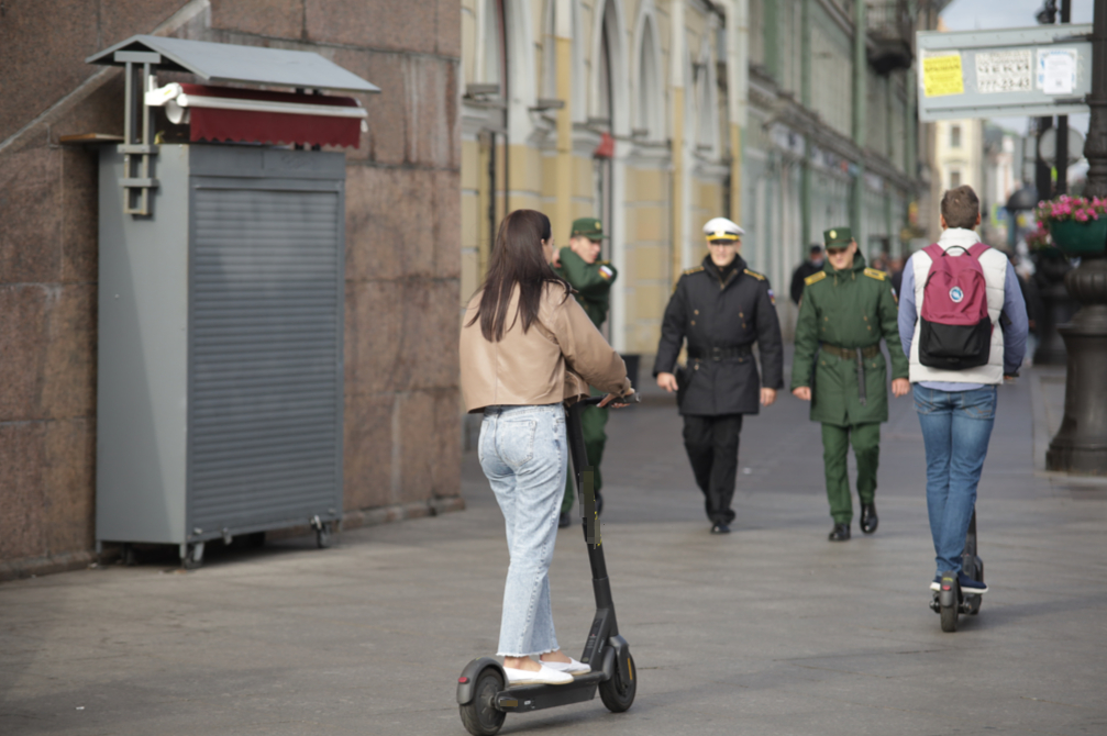 В Петербурге оштрафовали первых нарушителей ПДД на электросамокатах