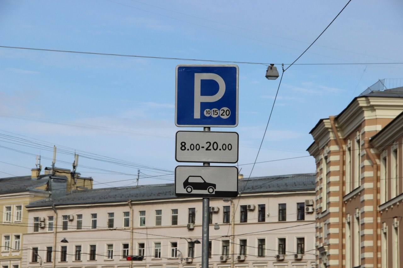 На Крестовском острове установят 749 дорожных знаков и 20 паркоматов до конца сентября