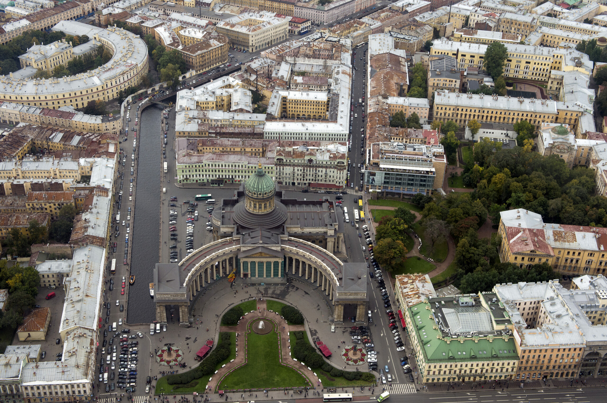 От нападок к восторгу: как меняется отношение петербуржцев к новым местам