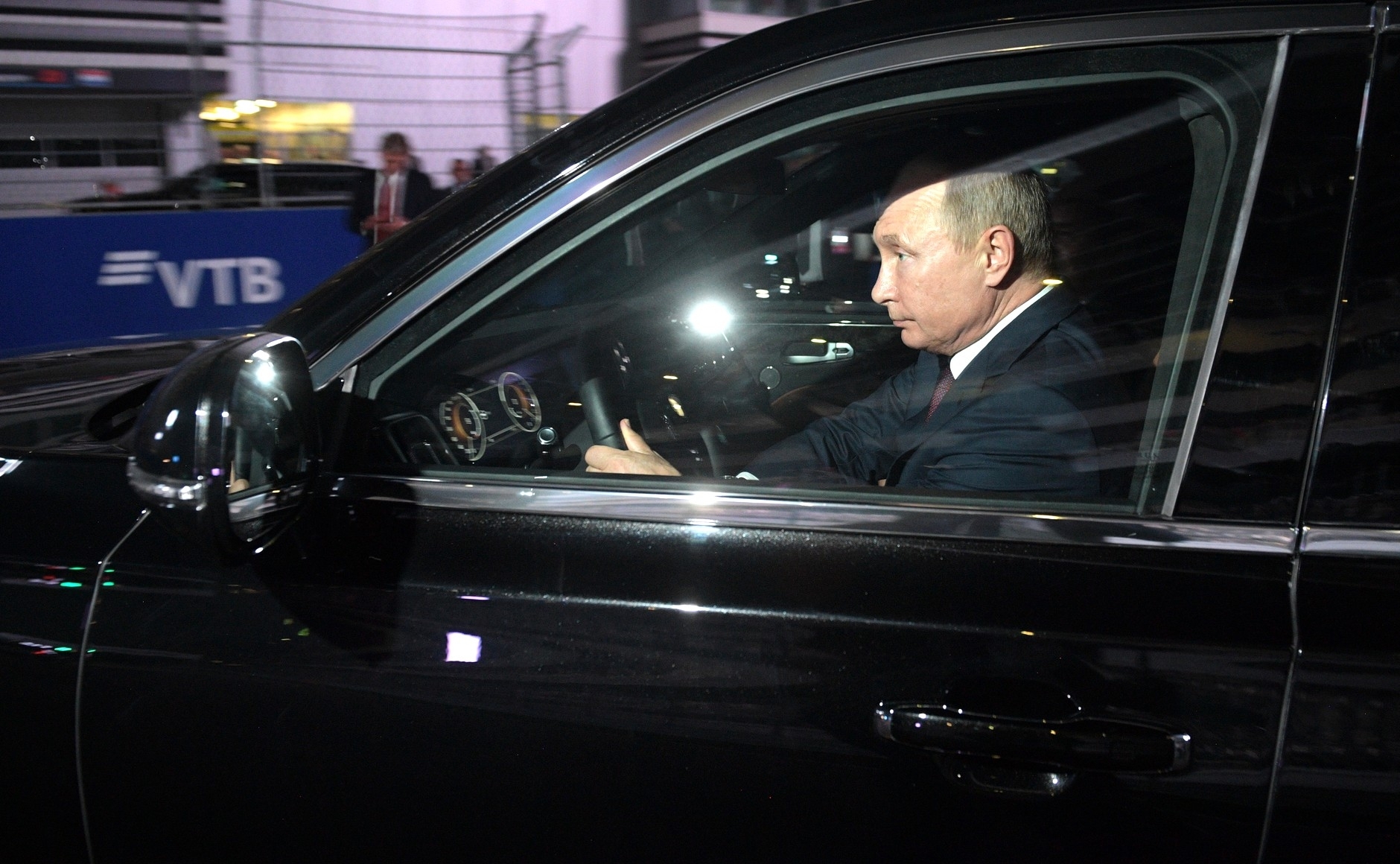 Sohu: необычная деталь на автомобиле Путина удивила жителей Китая