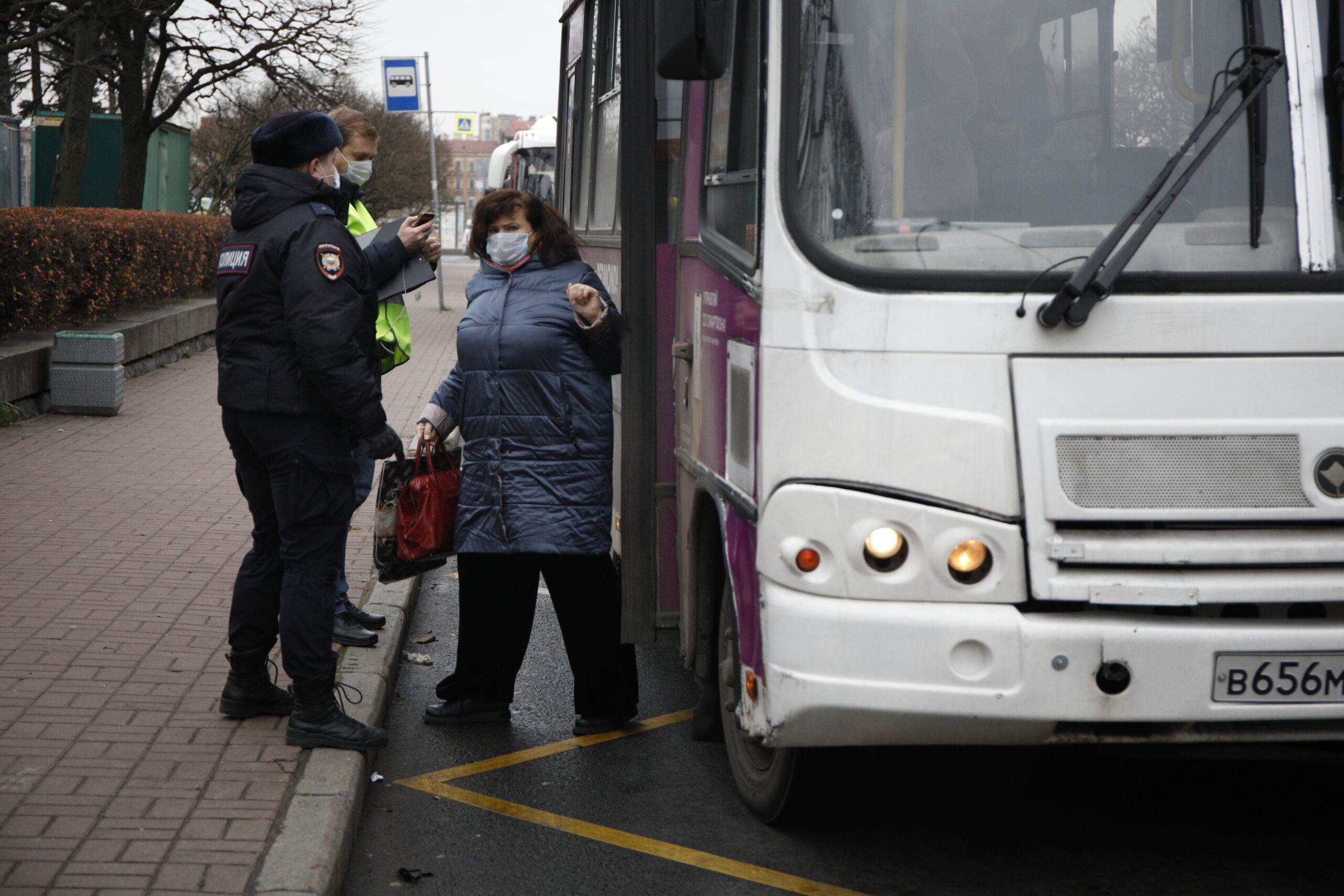 В Тульской области мигрантам запретят водить маршрутки и работать в общепите