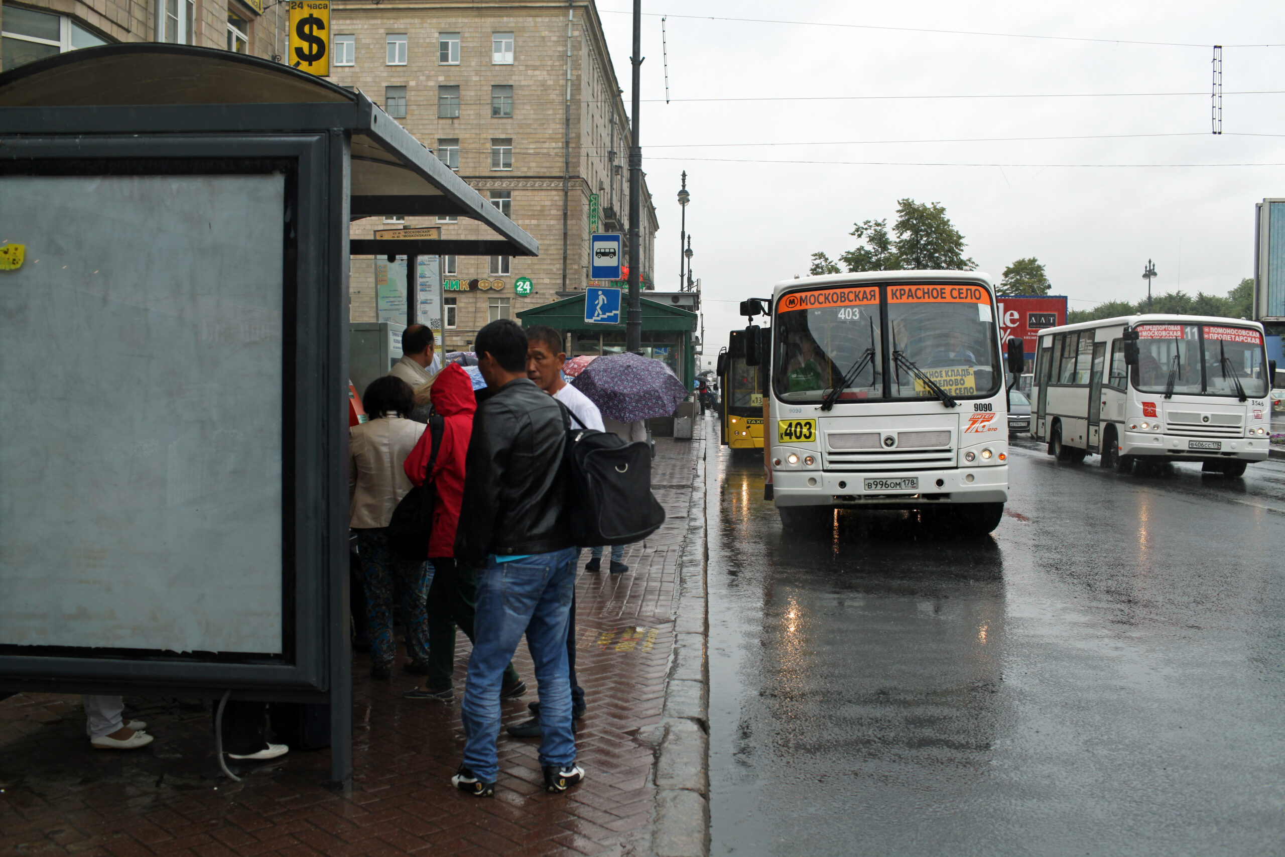 До конца года в Москве произведут более 300 остановок нового типа