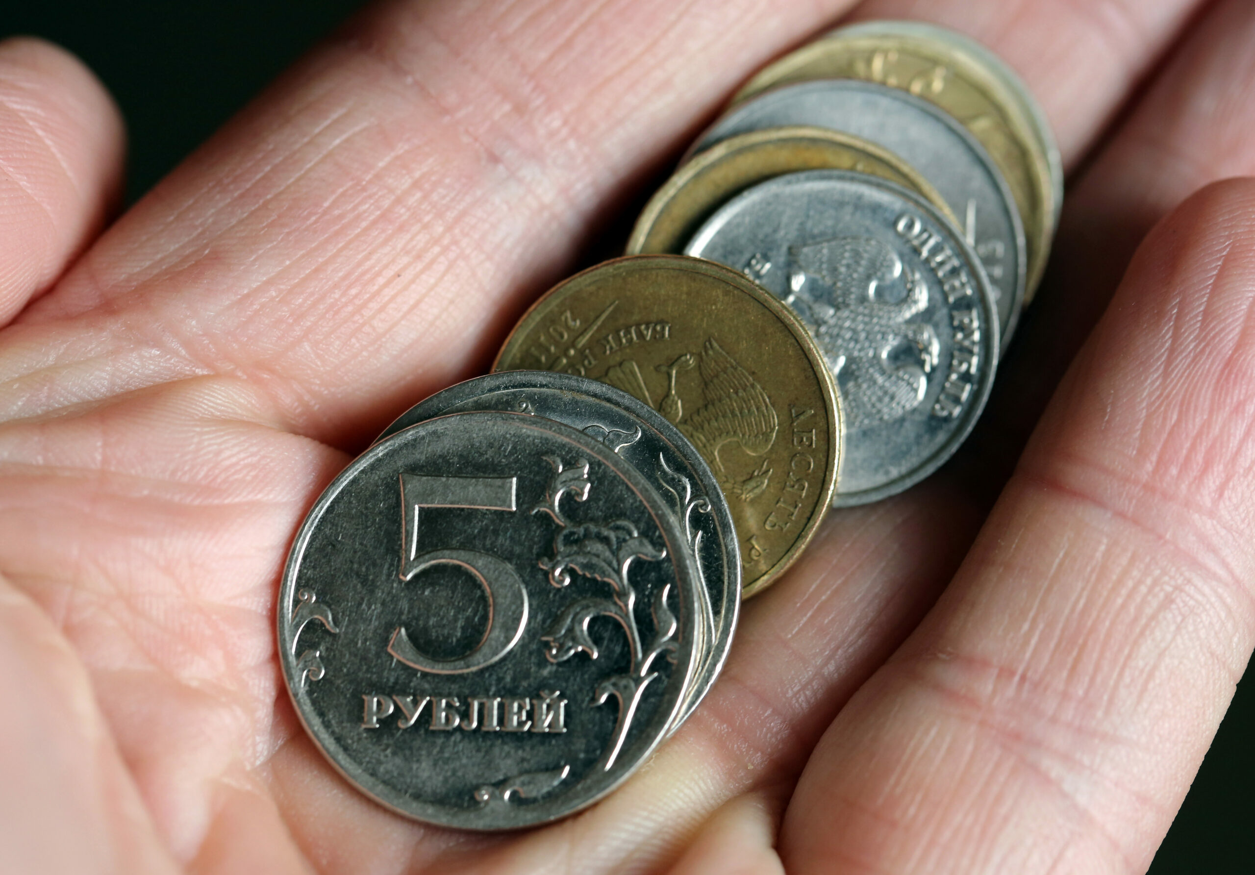 Почти вдвое больше: жители Петербурга желают увеличить МРОТ до 43 тысяч рублей
