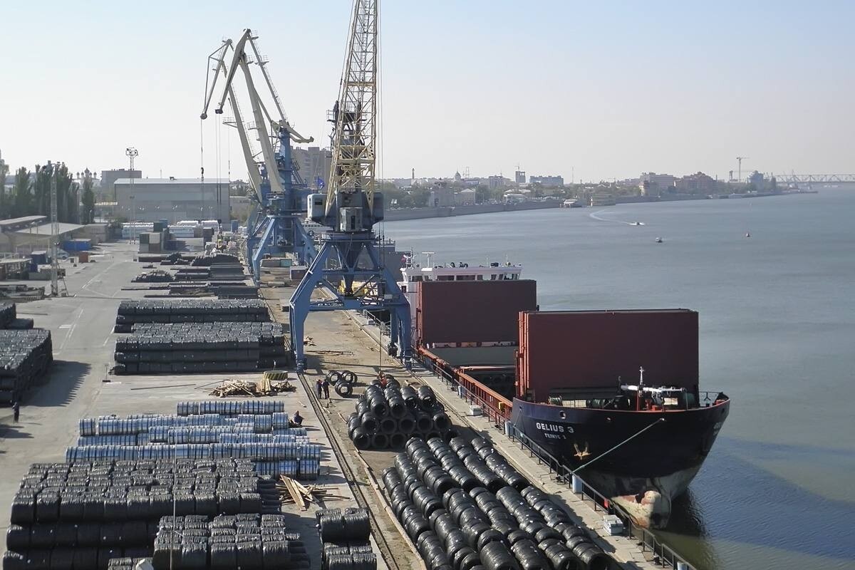Астраханские порты перевалили 3,9 млн тонн грузов с начала года 