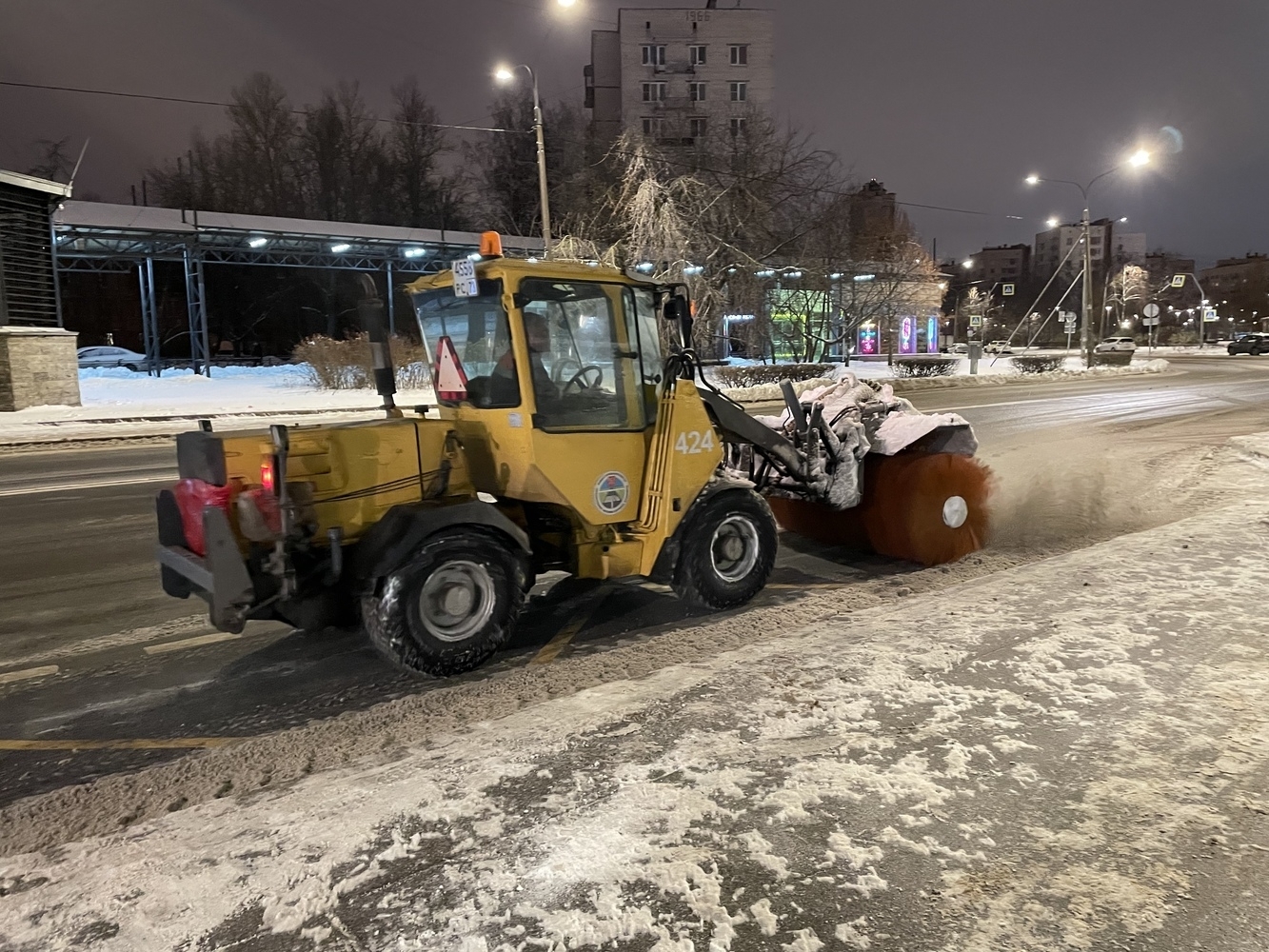 В Петербурге сотрудники дорожных служб рассказали об уборке выпавшего снега