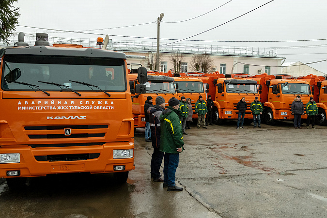 Тульским муниципалитетам передали новые коммунальные машины