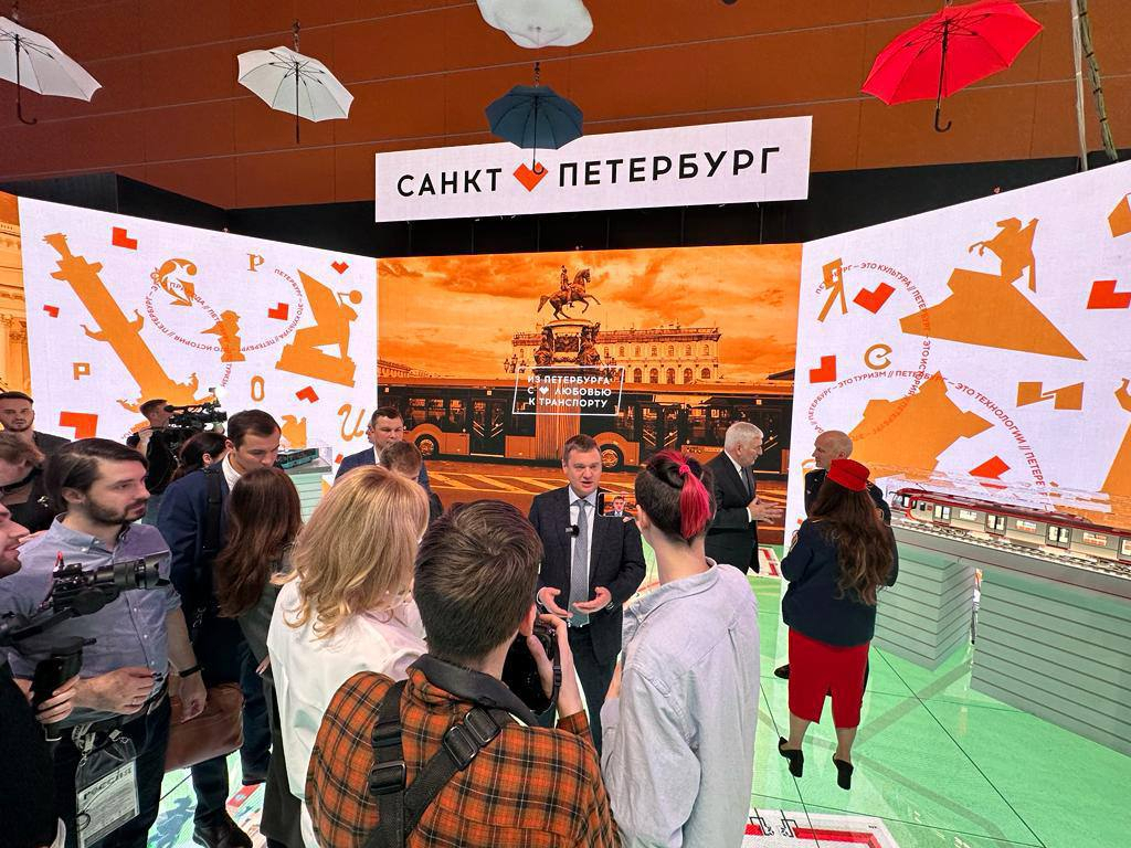 Кирилл Поляков посетил выставку-форум «Россия» в тематическую транспортную неделю