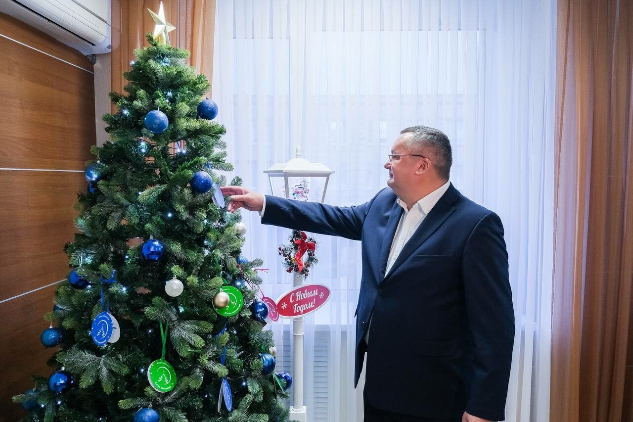 Игорь Мартынов поздравил юных камызякцев с предстоящим Новым годом 