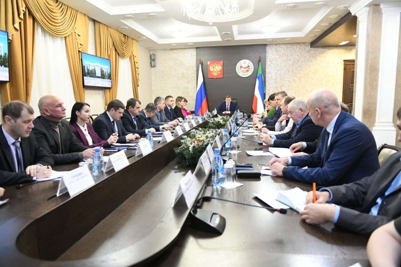 Глава Хакасии провел заседание Совета развития республики