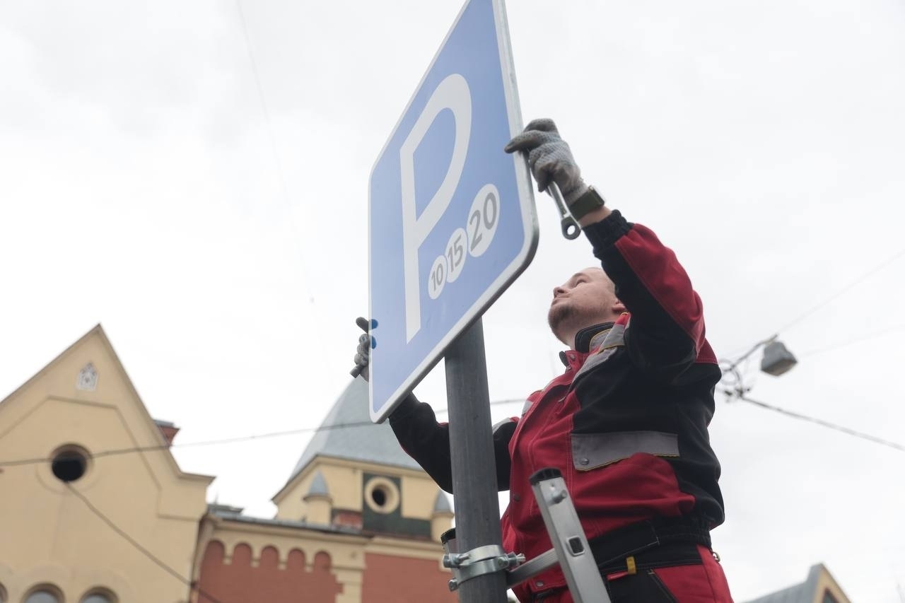 В Петербурге расширили перечень граждан с правом на бесплатную парковку