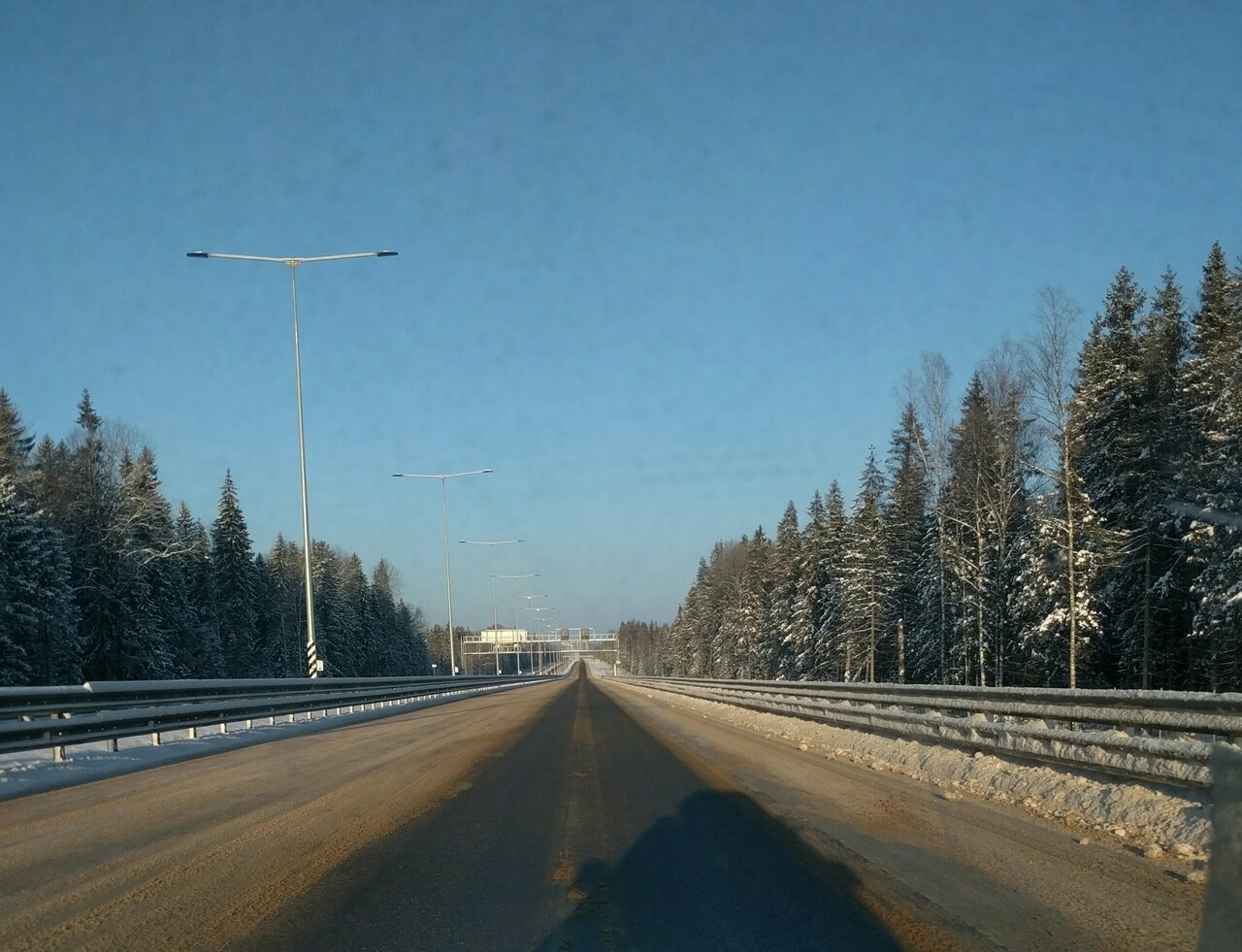 На зимнее содержание дорог в подмосковном поселке Серебряные Пруды выделят 16 млн рублей