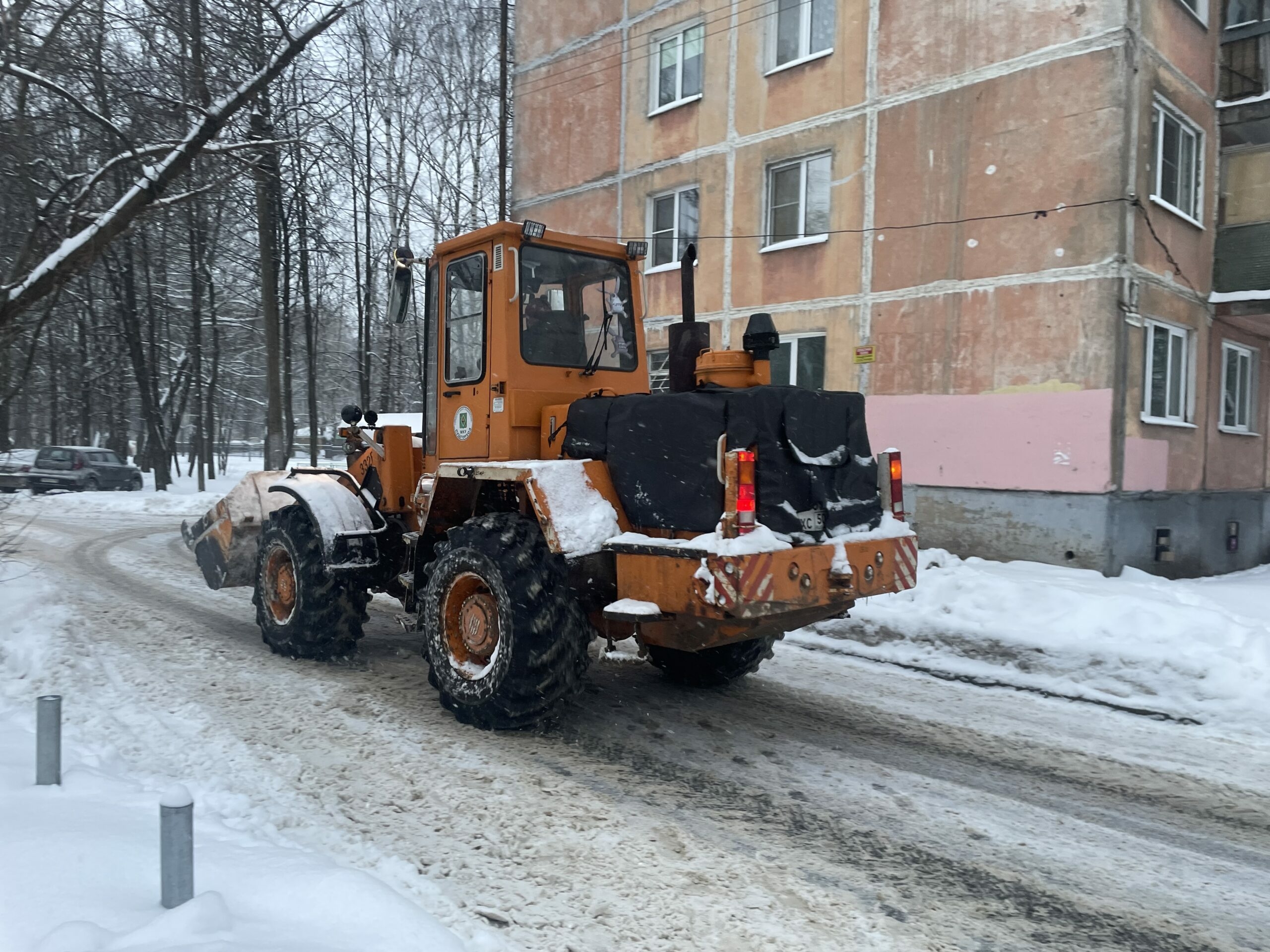 Жилищник района Зюзино выделит на закупку спецтехники почти 30 млн рублей