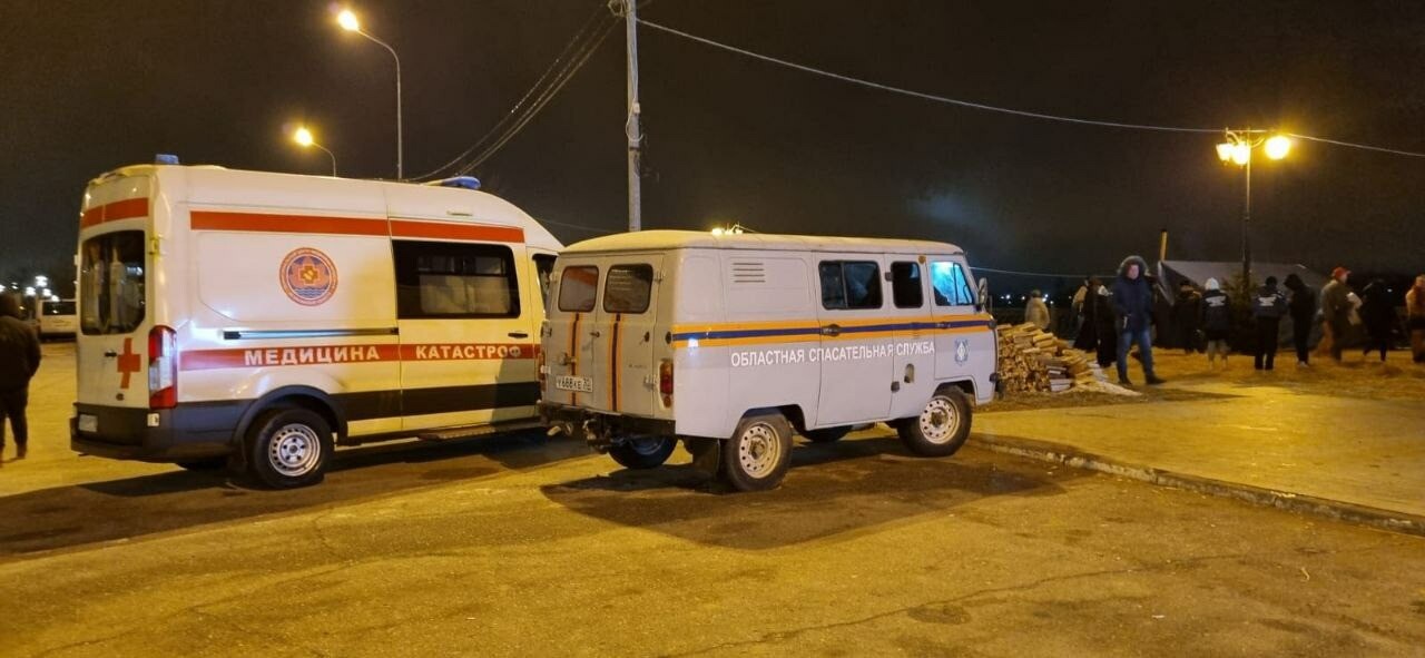 Более двух тысяч человек приняли участие в ночных Крещенских купаниях в Астрахани 