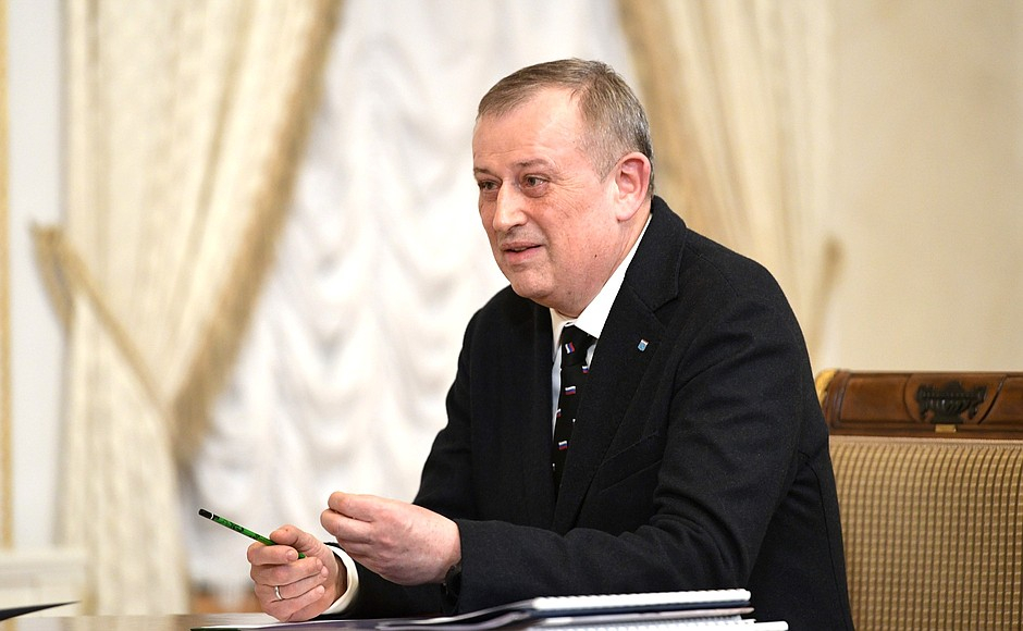 Александр Дрозденко проверил ход строительства долгостроя ЖК «Рябиновый сад»