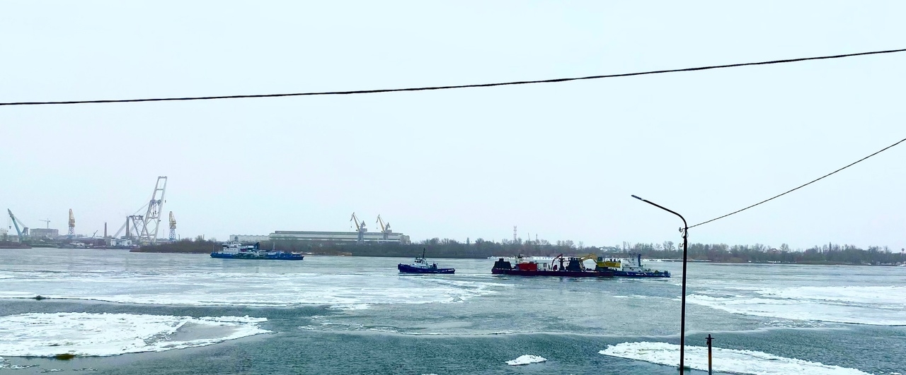 Обстановка на воде в Астраханской области множит работу ледоколов 