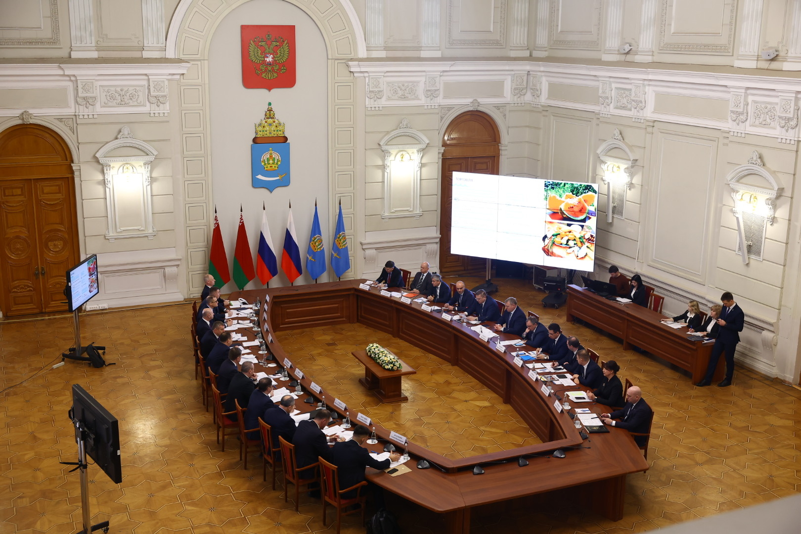 Игорь Бабушкин и Роман Головченко обсудили сотрудничество Астраханской области и Беларуси 