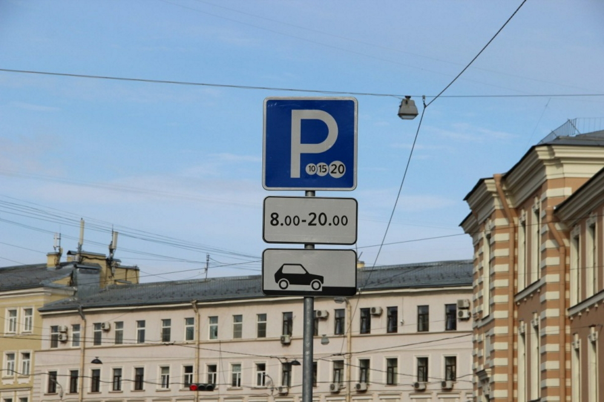 Свободнее на 35%: как платные парковки повлияли на разгрузку дорог Петербурга