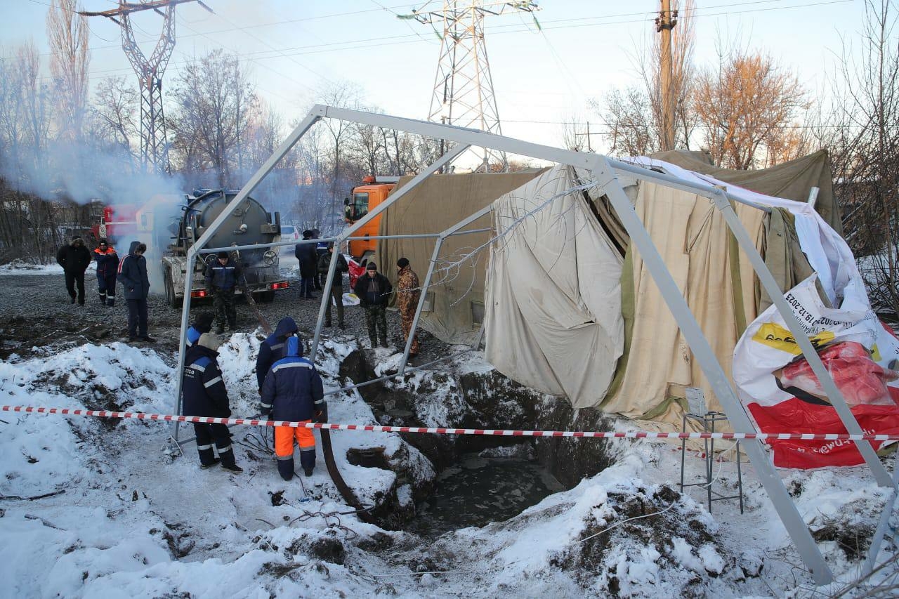 Ростовский губернатор побывал на месте восстановления коллектора в Новочеркасске 