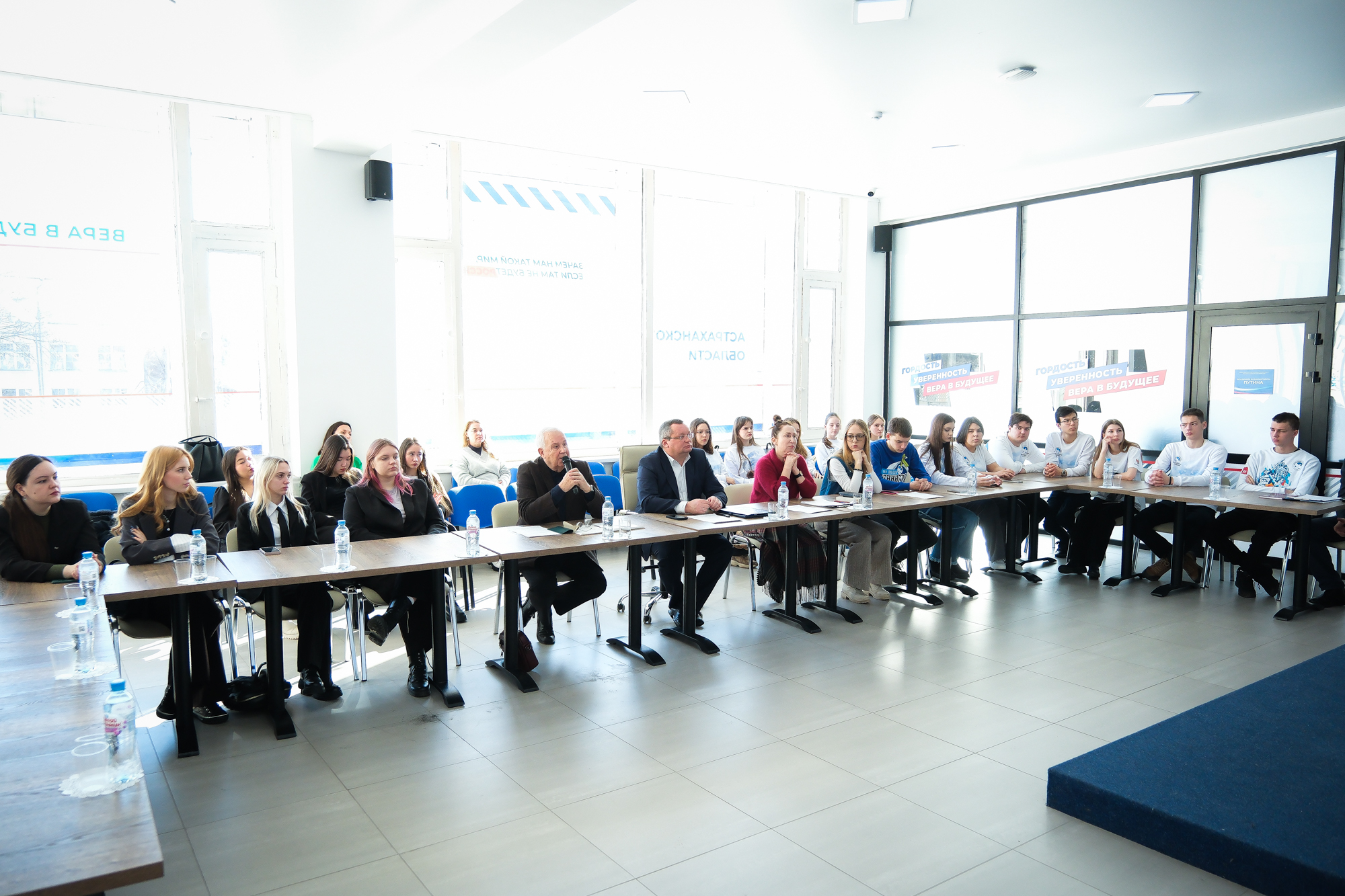 Игорь Мартынов провёл историческую встречу с общественными организациями