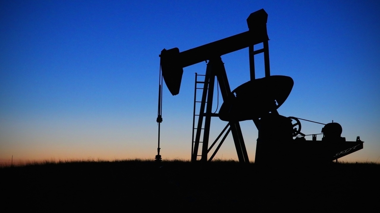 Китай снижает импорт российской нефти из-за санкций США