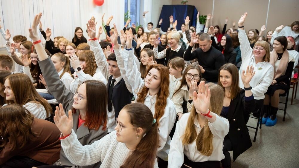 В России предложили вернуть пионерские галстуки школьникам