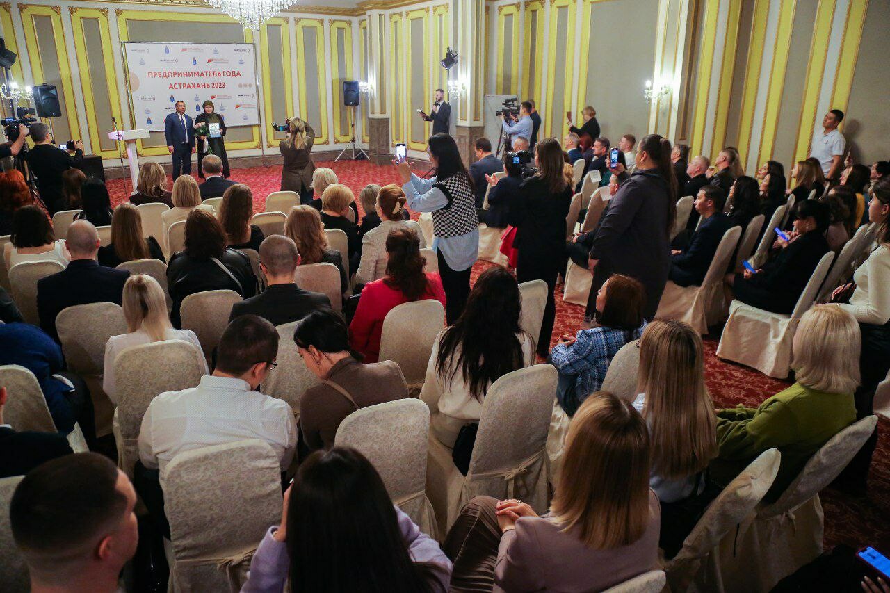 Игорь Бабушкин наградил астраханских предпринимателей