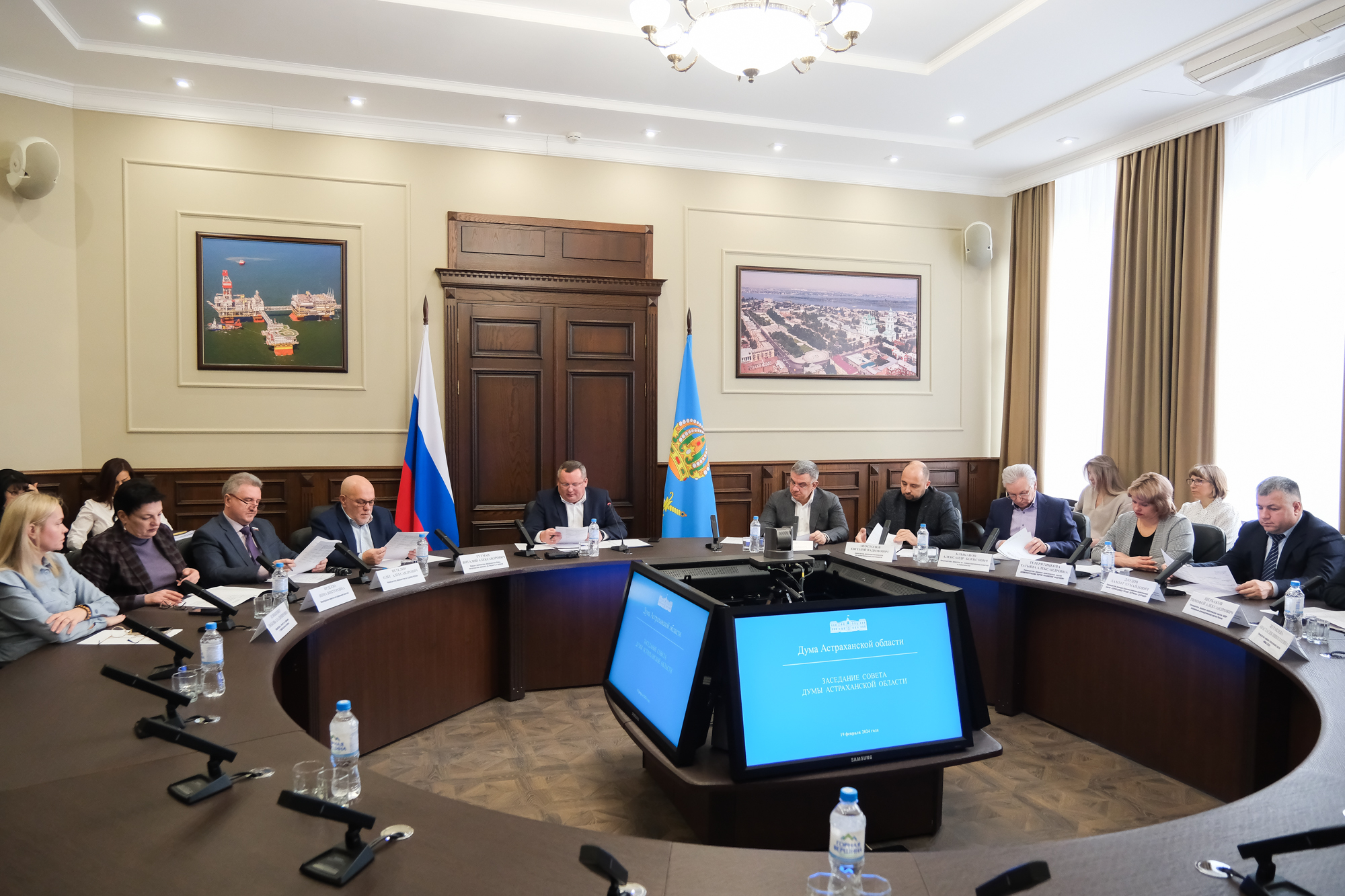 Астраханский депутатский корпус поддержал инициативы о введении соцподдержки
